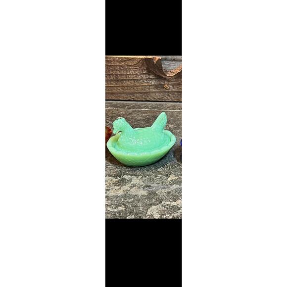 Jadeite Mini Glass Hen on Nest | Salt Cellar | Miniatures | Vintage - Picture 3 of 4